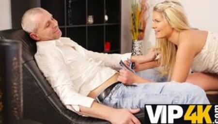 Maid finds an excuse to stop working and get penetrated by boss