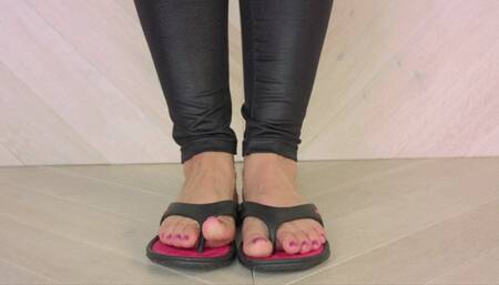 Weronika - Toes In Flip Flops Close Ups - Polish Language - 4096x2304 - 4K