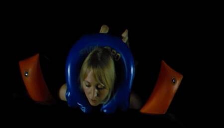 Alla swims in the sea and wears an inflatable Snorke Pro vest and inflatable armbands!!!