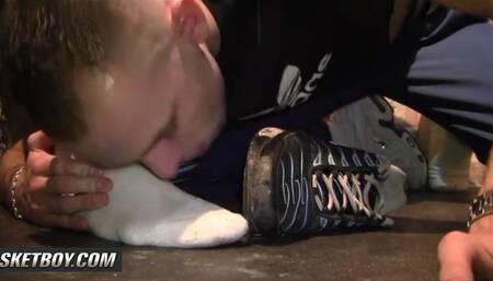 Sketboy - French sneaker takes cock in the darkroom