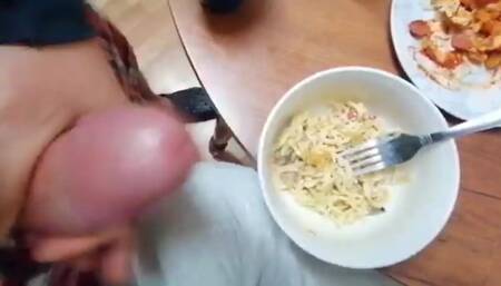 Handjob & cumshot in pasta...