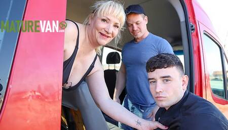 Watch tireless bidie-in's sex