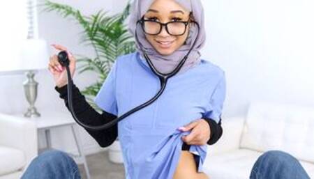 Arab teen doctor helps with knee injury