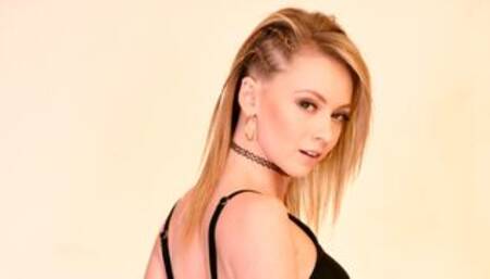 Blonde Spinner Gapes for Creampie