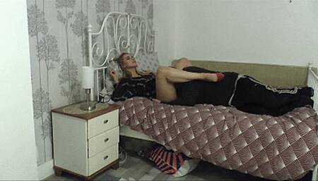 Slave Stimulating Mistress Xenia