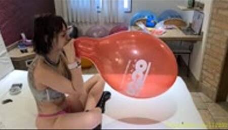 Sexy Angel Blow to Pop 3 Balloons