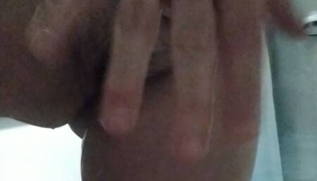 I make a huge squirt and I cum