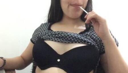 CHILL VIDEO Latin girl in bra, sucking a lollipop after her masturbation (Nice boobs, asmr eating)