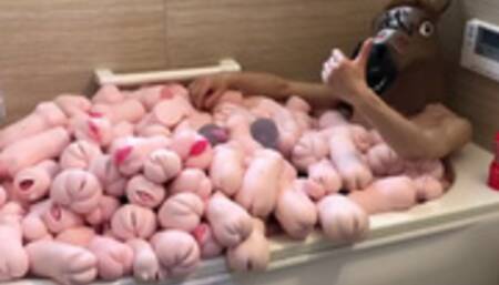 【個人撮影】総額100万円以上⁉︎ オナホール４００個で、オナホ風呂を作ってみた!  Japanese Amateur Squirt  masturbation sex  anal オナニストたけ