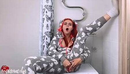 Cute Redhead Masturbate Pussy Dildo and Orgasm in Kigurumi