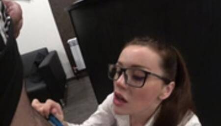 Beautiful secretary pleased angry customer with hot blowjob at reception
