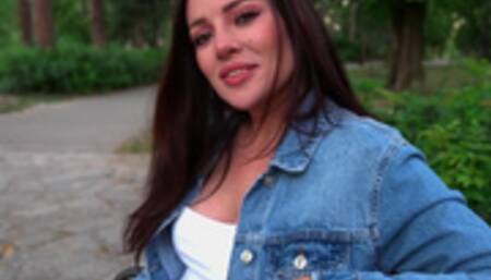 Great quick blowjob in the park with cum in mouth