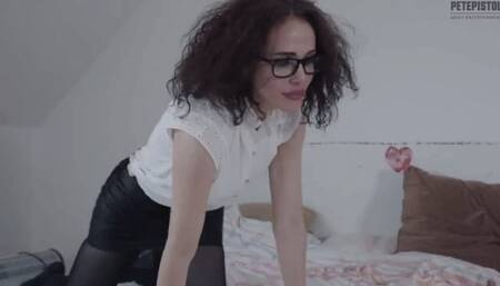 Lady Emotion- masturbation & fingering  herself (Mobile)