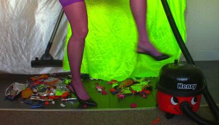 Vacuuming Balloons In Purple (mkv)