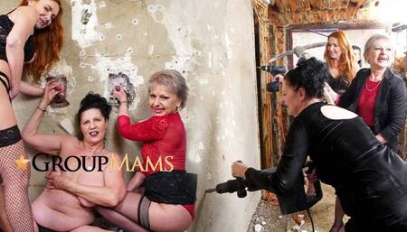 Sublime kitten's eating pussy dirt