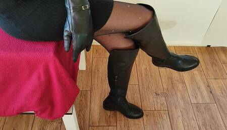 Black boots glittery stockings shoejob cocck trampling