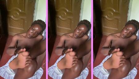 Feet Fetish Salivating, Sucking and Pissing Toes