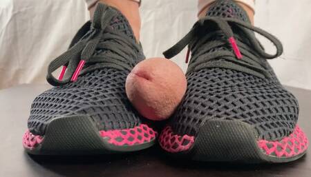 A Shoejob with Adidas Deerupt Sneakers - Handjob and huge Cumshot - Multicam - HD