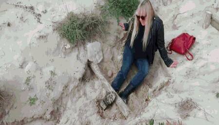 Bad walk by the sea AVI(1280x720)FHD