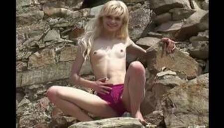 Climbing Cutie Ana Fey Shows Off Her Skinny Body Outdoors!