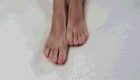 Bonnie's bare feet MP4(1280*720)HD