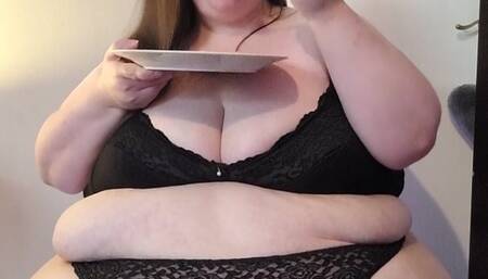 SSBBW EATS CHEESECAKE FOR BREAKFAST