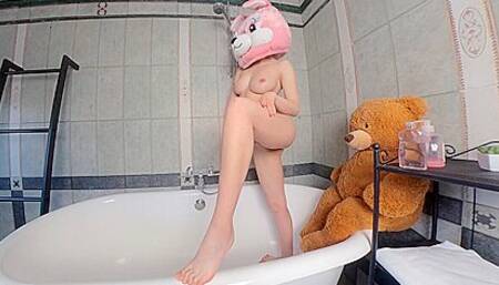 Jessica Roberts And Melanie Jessica Rabbit - Playing With Oil In Shower