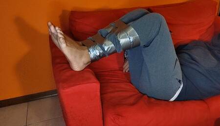 Sharp finger nail tickling - Solletico con unghie affilatissime