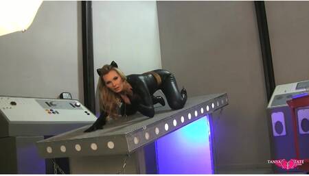 Behind The Scenes Cosplay Queens Tanya & Amanda Tate