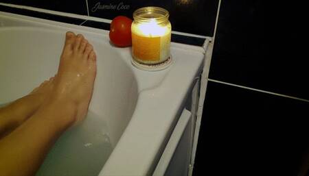 Tomato Crush In A Bathtub | Jasmine Coco