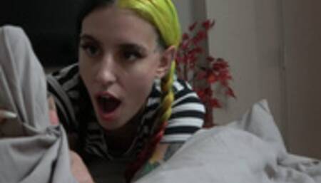 Mi Hermanastra Prueba su primer Polla y se saca fotos para mostrarle a sus amigas - Blaze Rager