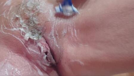 washing and fingering in the bath for you