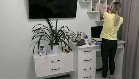 Clean the house farting loud MP4 FULL HD 1080p