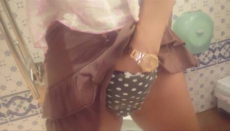 Wee finger fuck in bar toilet