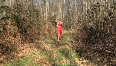 4K Public: Joggerin Ã¼berrascht und gefickt!