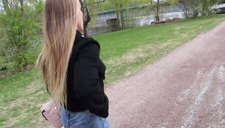 Svensk amatÃ¶r suger av en frÃ¤mling utomhus