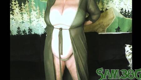 Oiling up my Curvy body