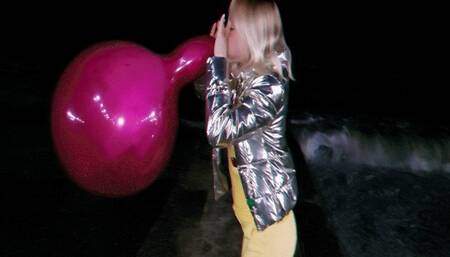 Alla makes B2P a purple balloon at the pier on the sea!!!