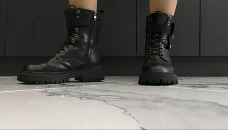 Toe tapping in black boots  MP4 HD 720p