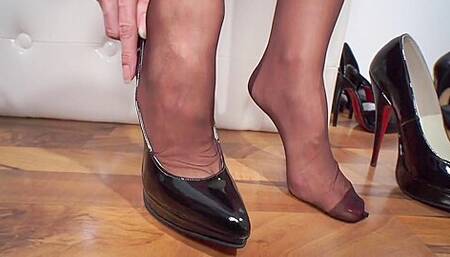 Lady Victoria Valente: Nylon Legs And High Heels Show P2