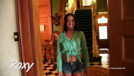 Roxy 5 Minute 4K Nude Strips & Display Tease