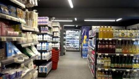 Naked in Shop (SPAR)