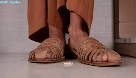 Goblin Goddess nearly squashes her construction crew! - MP4