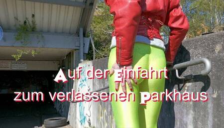 Entrance abandoned parking garage - Einfahrt verlassenes Parkhaus