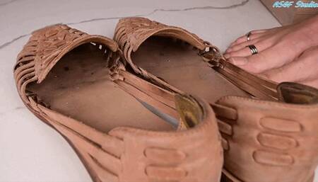 Goblin Goddess shrinks and shrinks you as you lick her flats clean - MOV