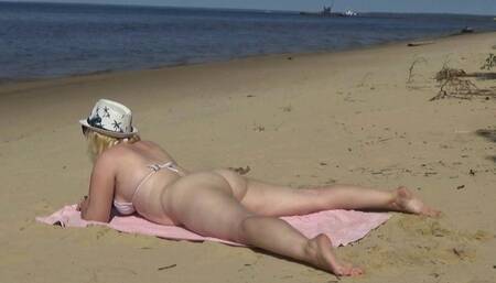 Acquaintance a milf 2-came back to fucking