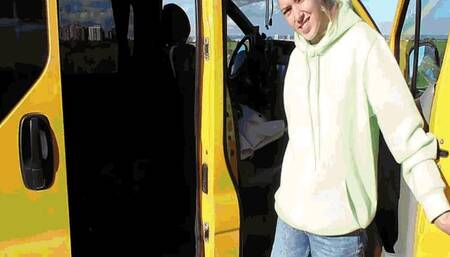 Bonnie is stuck in the car AVI(1280*720)HD