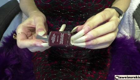 i polish nails in burgundy