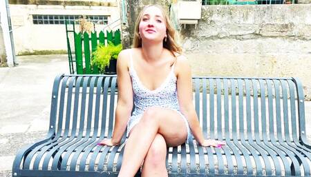 Chloé, 18ans, étudiante en droit à Cannes !