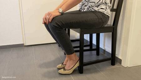 NERVOUS TOE TAPPING IN WAITING ROOM - MOV Mobile Version